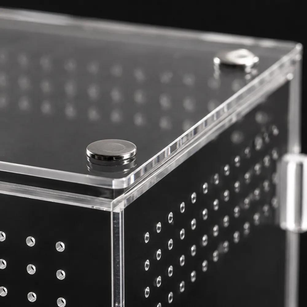 Close-up of the magnetic lid and ventilation holes